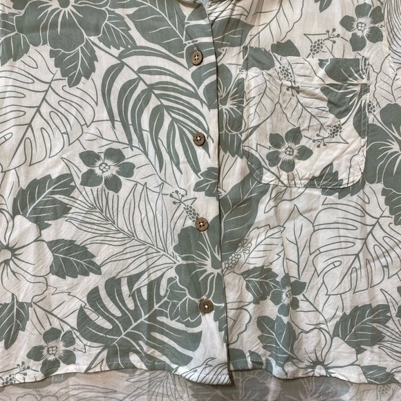 Ocean Drive tropical floral rayon button down collard top - Picture 3 of 10